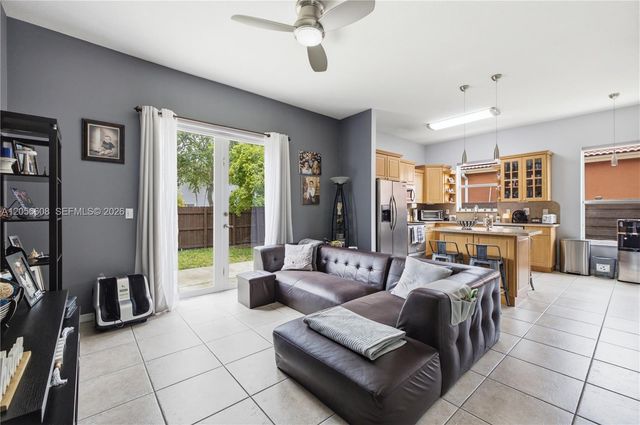 2233 SE 14th Circle, Homestead, FL 33035