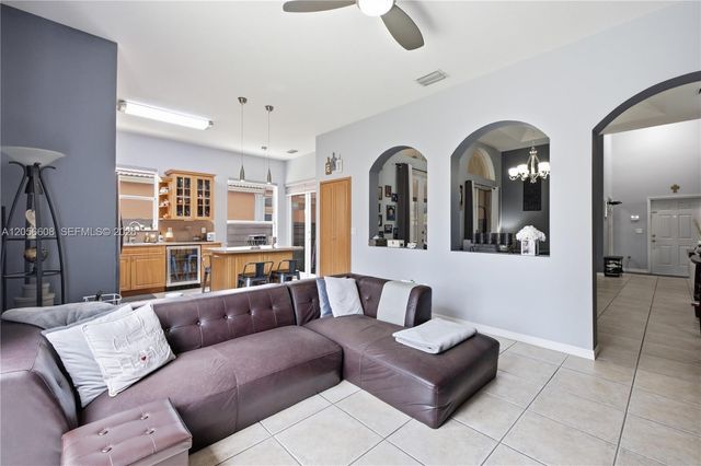 2233 SE 14th Circle, Homestead, FL 33035