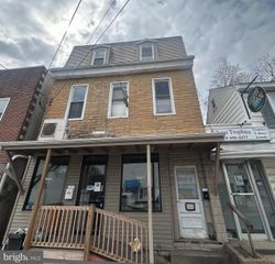 64 S TULPEHOCKEN ST, Pine Grove, PA 17963