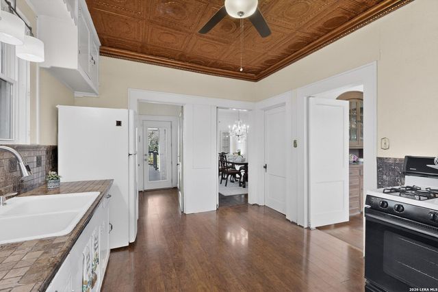 341 W Agarita, San Antonio, TX 78212