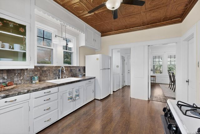 341 W Agarita, San Antonio, TX 78212