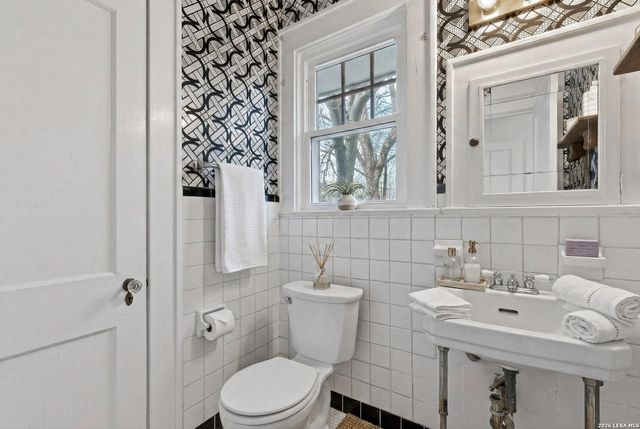 341 W Agarita, San Antonio, TX 78212