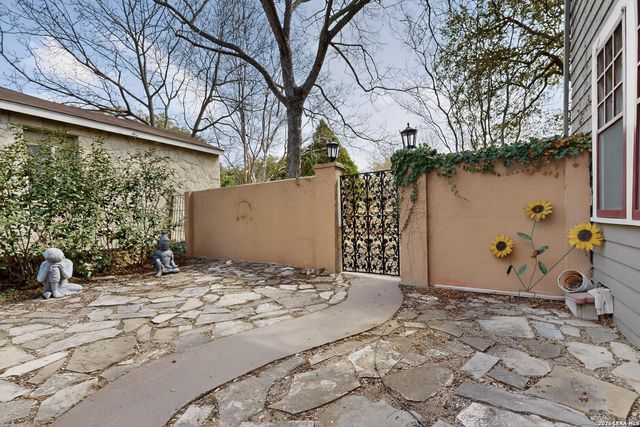 341 W Agarita, San Antonio, TX 78212