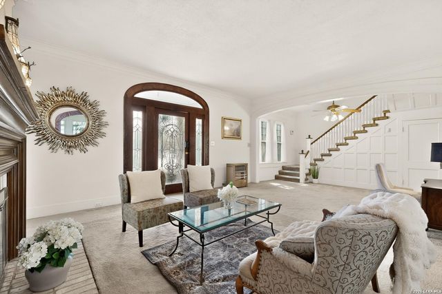 341 W Agarita, San Antonio, TX 78212