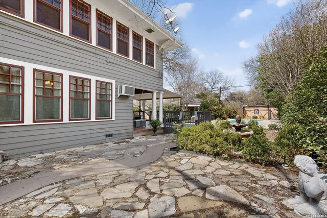 341 W Agarita, San Antonio, TX 78212