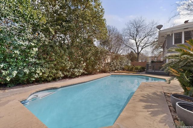 341 W Agarita, San Antonio, TX 78212