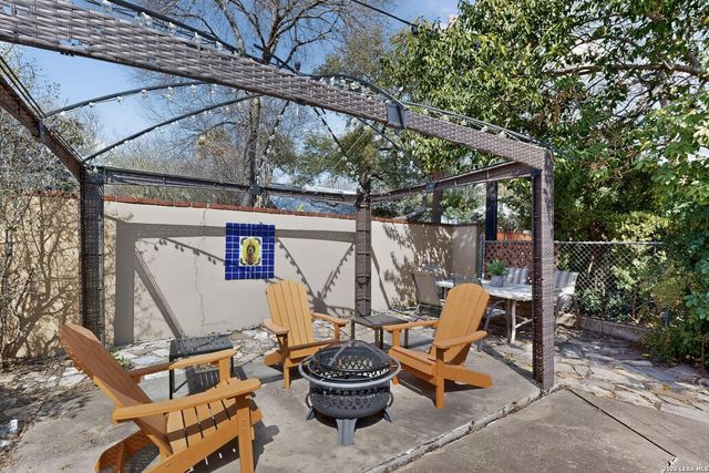 341 W Agarita, San Antonio, TX 78212