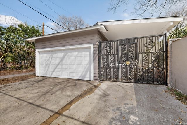 341 W Agarita, San Antonio, TX 78212