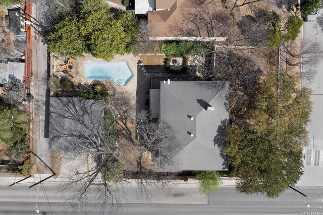 341 W Agarita, San Antonio, TX 78212