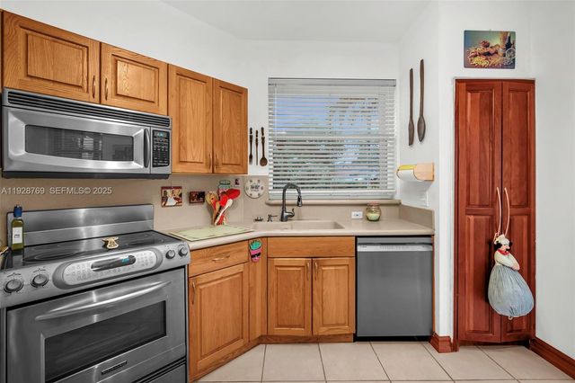 113 NW 73rd Ter, Plantation, FL 33317