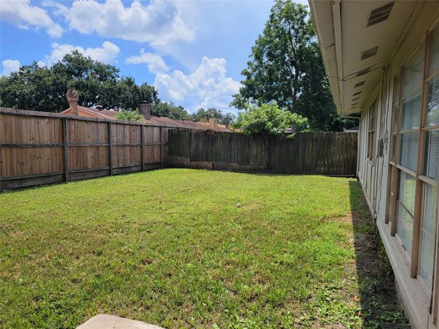 9915 Towne Brook Lane, Sugar Land, TX 77498