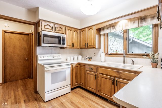 8834 Swiftsail Circle, Indianapolis, IN 46256