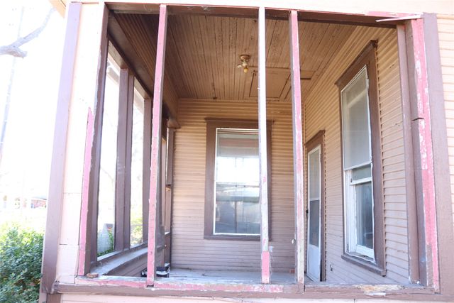 417 N Scullin Avenue, Denison, TX 75020