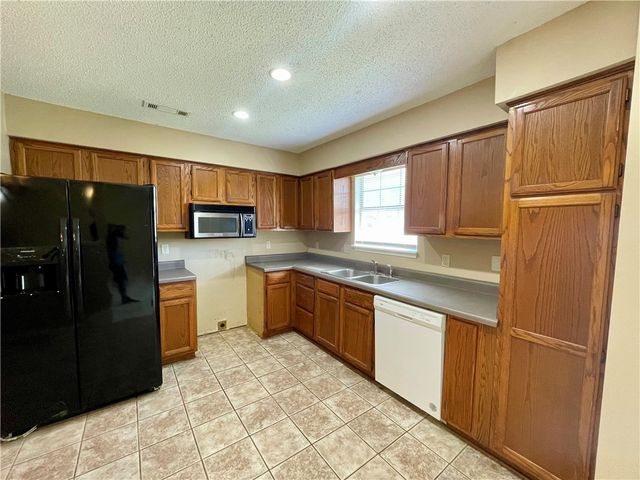 3905 Philcrest Place, Springdale, AR 72762