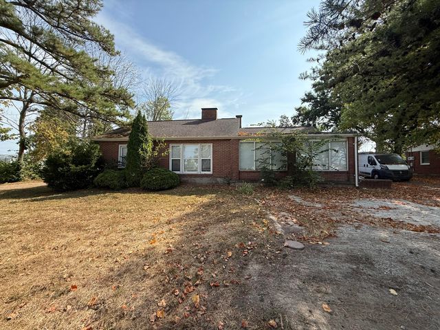 2910 MEXICO GRAVEL RD A, Columbia, MO 65202