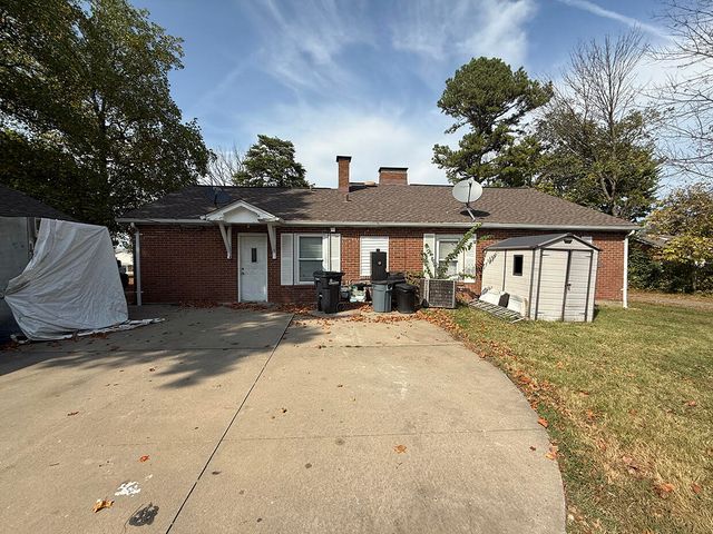 2910 MEXICO GRAVEL RD A, Columbia, MO 65202