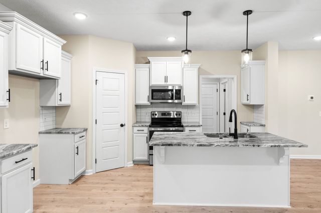 217 Wesson Dr, Clarksville, TN 37043