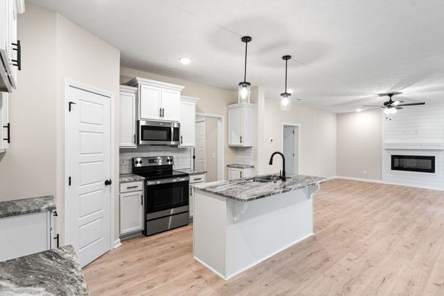 217 Wesson Dr, Clarksville, TN 37043