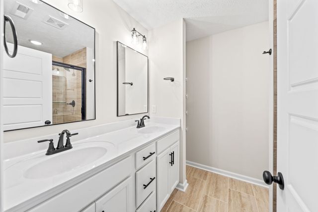 217 Wesson Dr, Clarksville, TN 37043