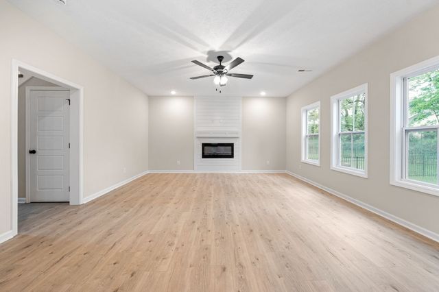 217 Wesson Dr, Clarksville, TN 37043