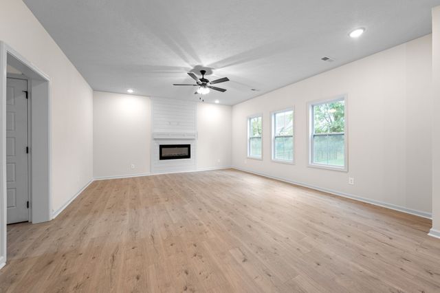 217 Wesson Dr, Clarksville, TN 37043
