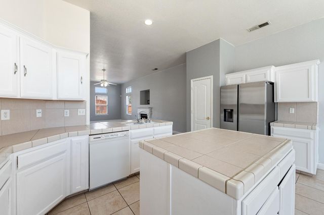 5876 W Acacia Avenue, Fresno, CA 93722