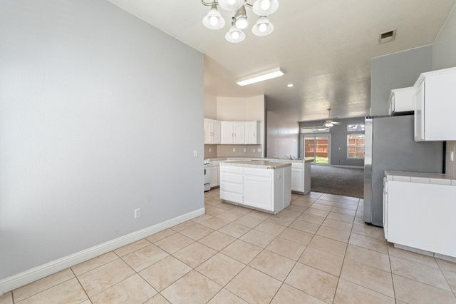 5876 W Acacia Avenue, Fresno, CA 93722