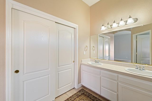 5876 W Acacia Avenue, Fresno, CA 93722