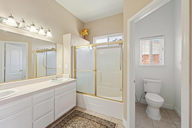 5876 W Acacia Avenue, Fresno, CA 93722