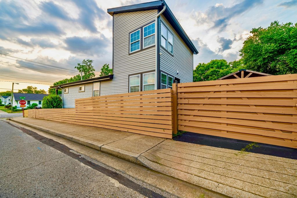 1700 14th Ave, N, Nashville, TN 37208