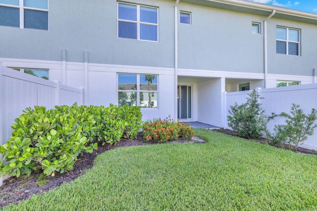 540 Sanderling Circle, Deerfield Beach, FL 33442