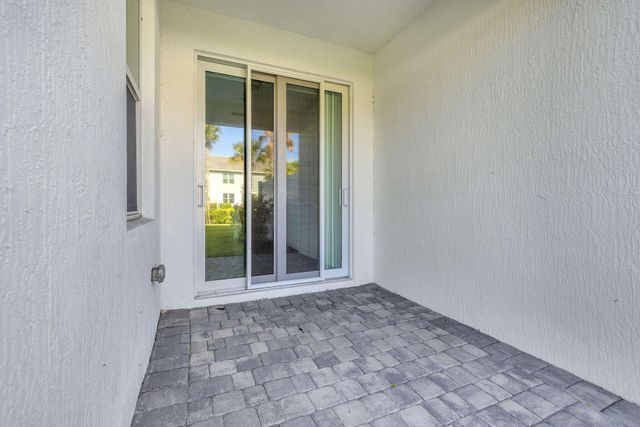 540 Sanderling Circle, Deerfield Beach, FL 33442