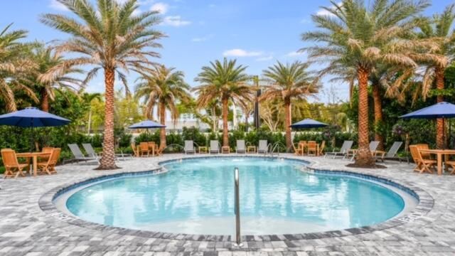540 Sanderling Circle, Deerfield Beach, FL 33442