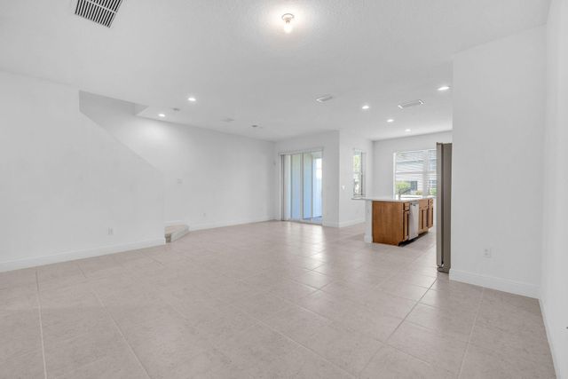 540 Sanderling Circle, Deerfield Beach, FL 33442