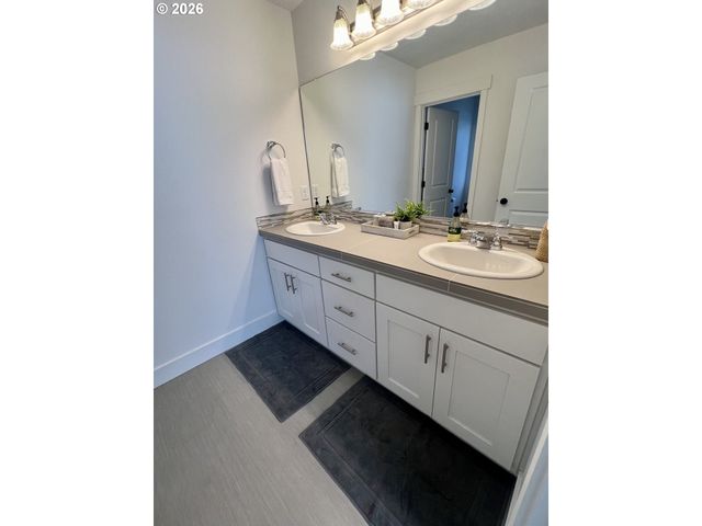 2574 BRACKENFERN Rd, Eugene, OR 97403