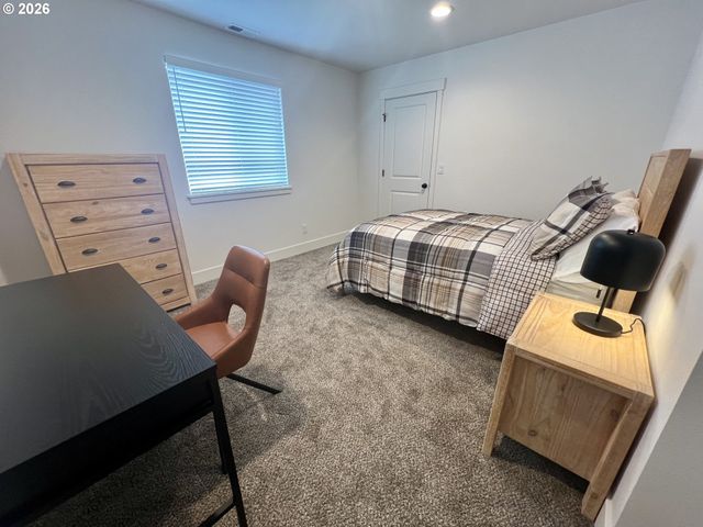 2574 BRACKENFERN Rd, Eugene, OR 97403