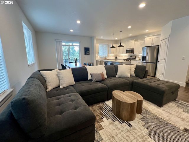 2574 BRACKENFERN Rd, Eugene, OR 97403