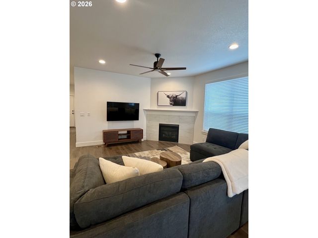 2574 BRACKENFERN Rd, Eugene, OR 97403