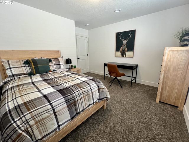 2574 BRACKENFERN Rd, Eugene, OR 97403