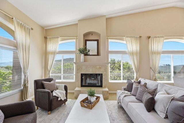 3295 Via Loma Vista, Escondido, CA 92029