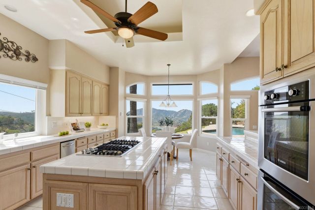 3295 Via Loma Vista, Escondido, CA 92029