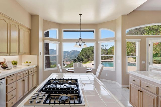 3295 Via Loma Vista, Escondido, CA 92029