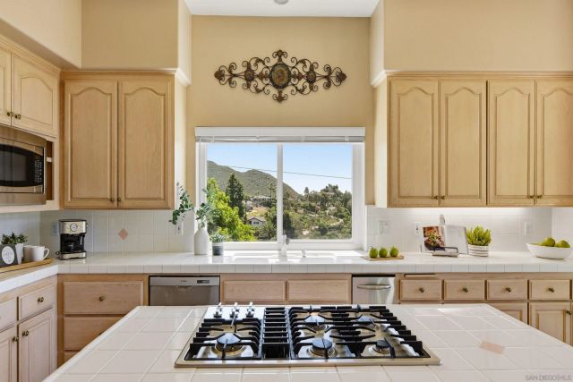 3295 Via Loma Vista, Escondido, CA 92029