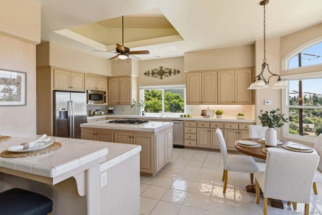 3295 Via Loma Vista, Escondido, CA 92029