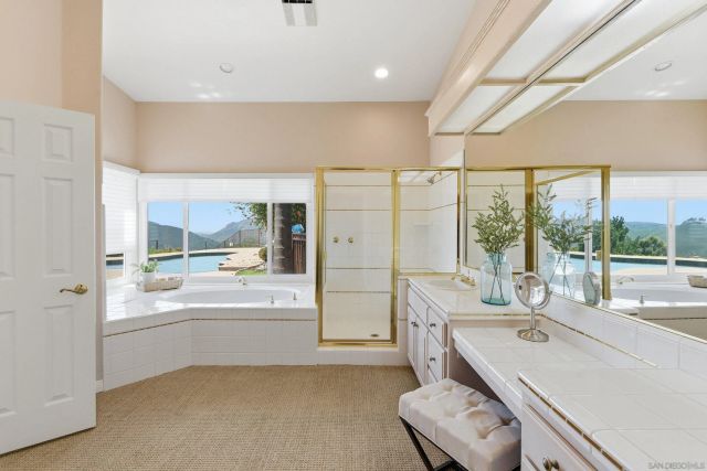 3295 Via Loma Vista, Escondido, CA 92029