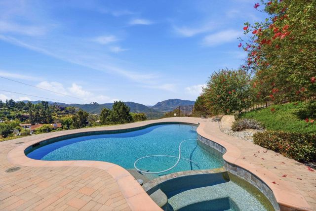3295 Via Loma Vista, Escondido, CA 92029
