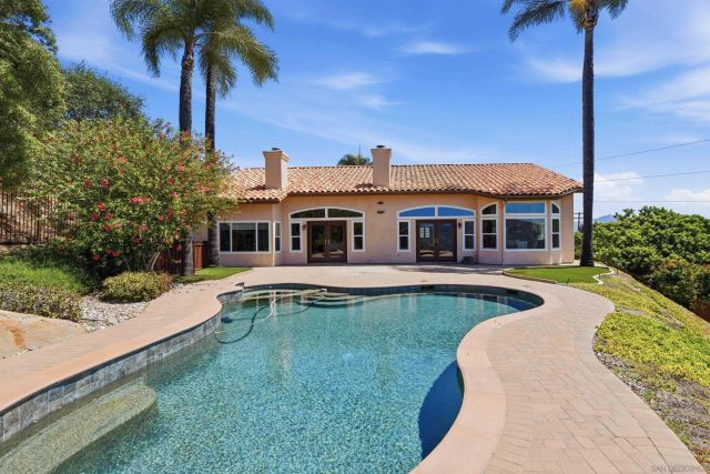 3295 Via Loma Vista, Escondido, CA 92029