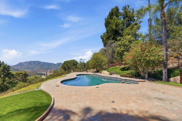 3295 Via Loma Vista, Escondido, CA 92029
