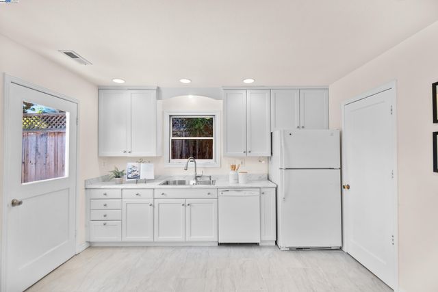 2948 Glenside Dr, Concord, CA 94520