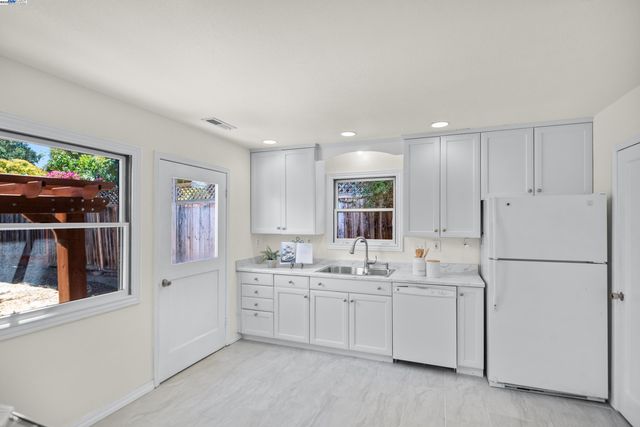 2948 Glenside Dr, Concord, CA 94520